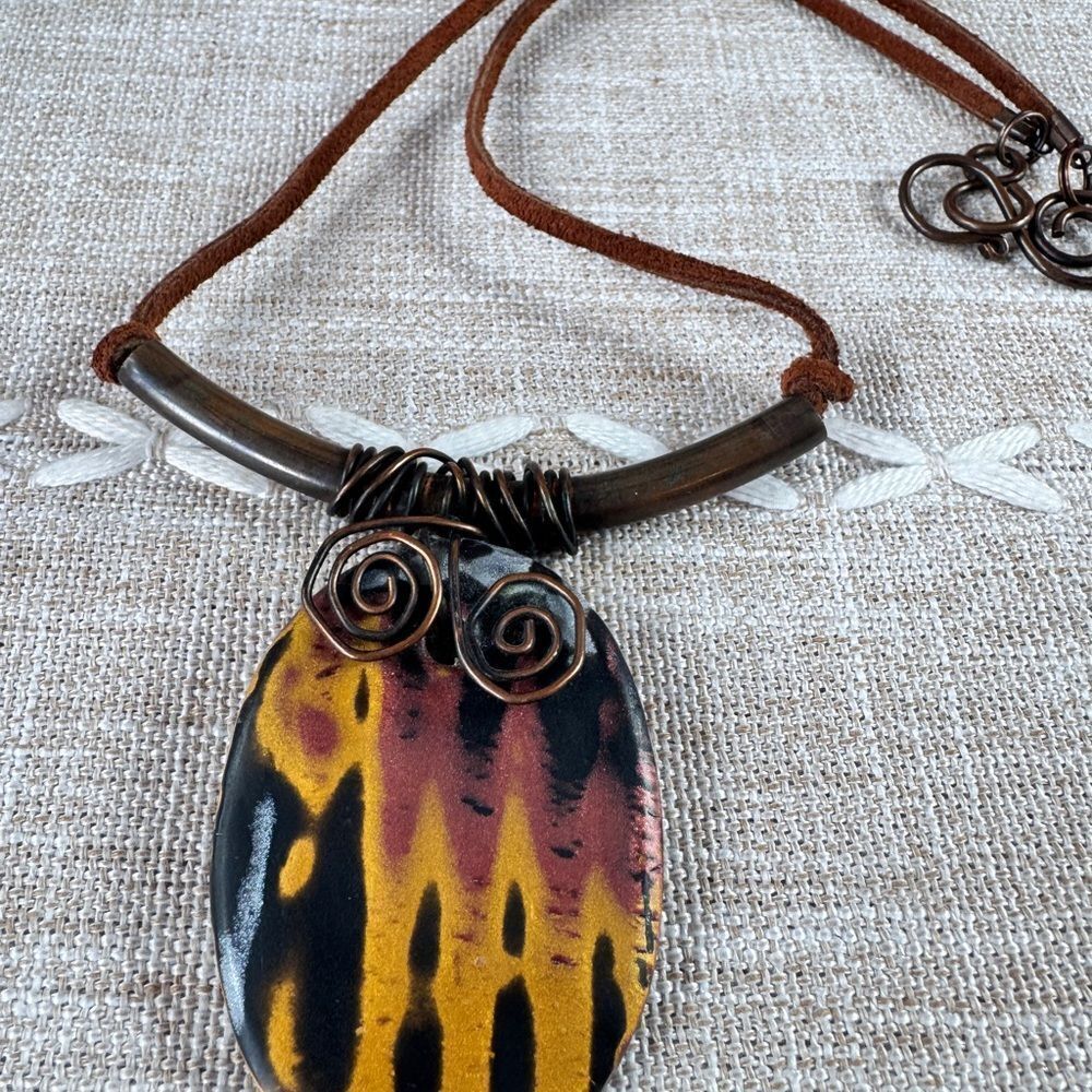 Vintage Black and Bronze Swirl Pendant Necklace - Picture 11 of 12